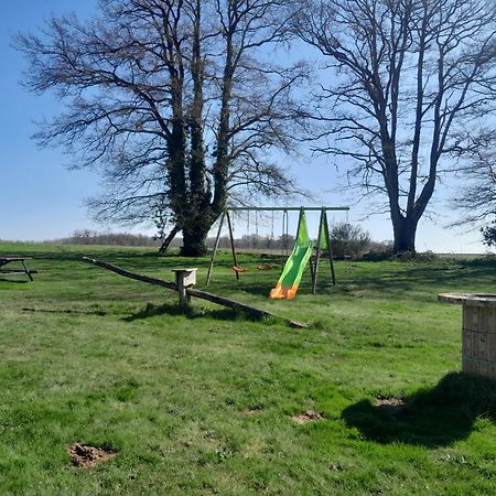 Gites A L'Ombre Des Chenes Châteauvieux Kültér fotó