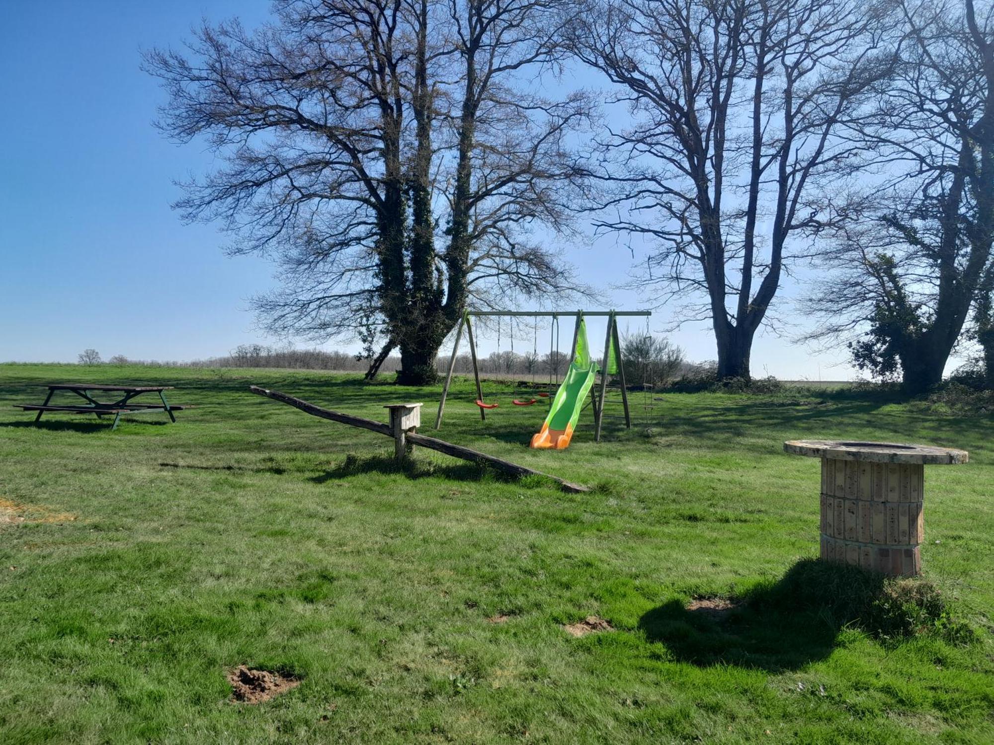 Gites A L'Ombre Des Chenes Châteauvieux Kültér fotó