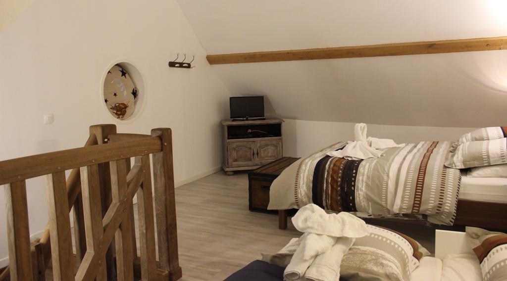 Gites A L'Ombre Des Chenes Châteauvieux Szoba fotó