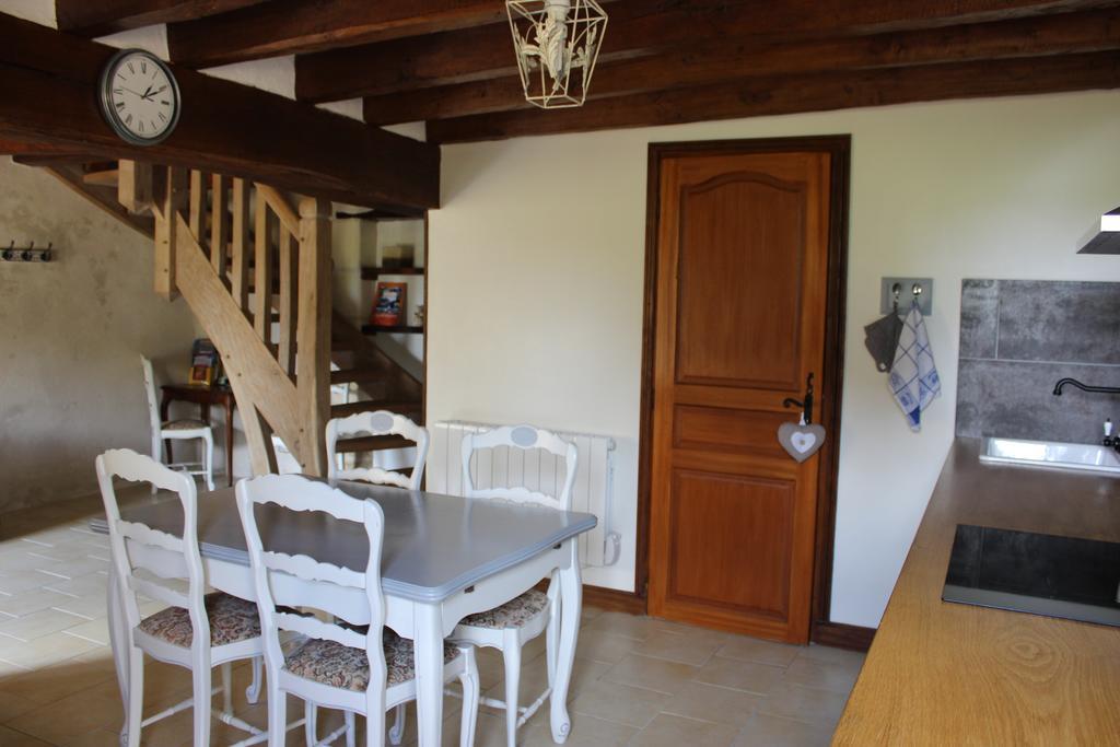 Gites A L'Ombre Des Chenes Châteauvieux Szoba fotó