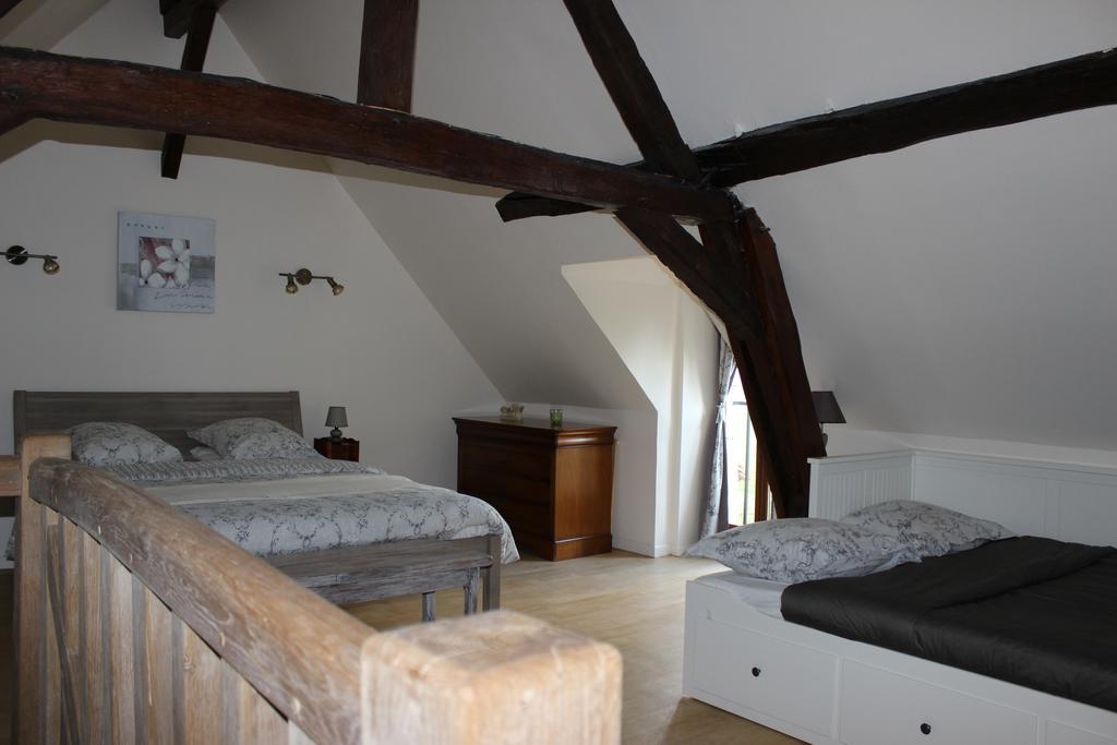 Gites A L'Ombre Des Chenes Châteauvieux Szoba fotó